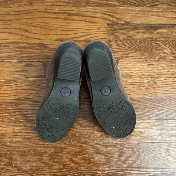 Me Too Brown Suede Leather Booties Sz 6.5 - Picture 4 of 9